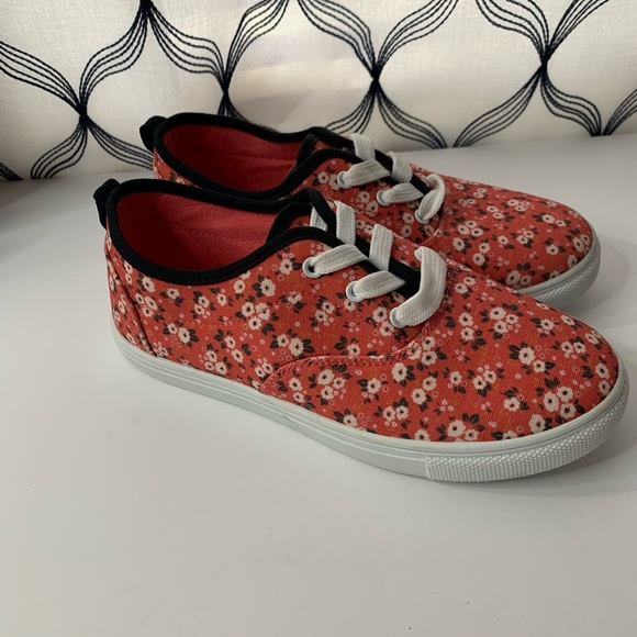 Madden Girl Floral Fabric Lace up Sneakers 3 - Picture 12 of 13